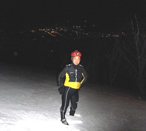 Dr.K with the night view of Otaru