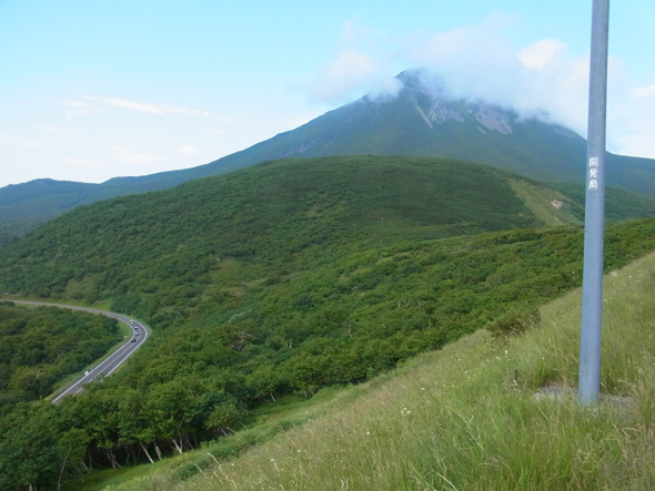 Route nationale Trans-Shiretoko et le Mt.Rausu