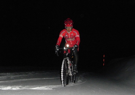 Tesseract roule dans la neige fraîche