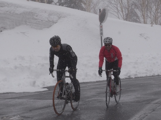 Dr.K and Mr.Kataoka on the climb