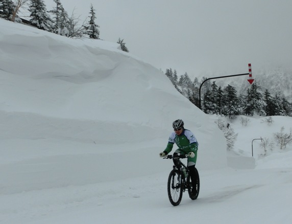 M.Suzuki et le mur de neige