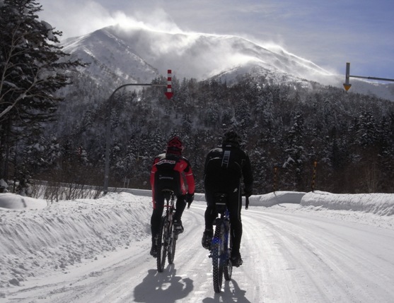 Clouds of snow on the Mt.Furanodake