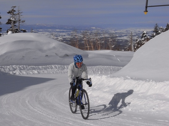 Dr.Yamamoto avec la vue de Kamifurano