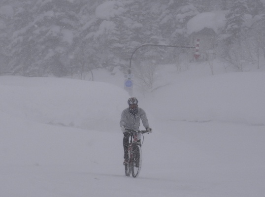 Sig.Suzuki alla stazione termale del Mt.Tokachidake