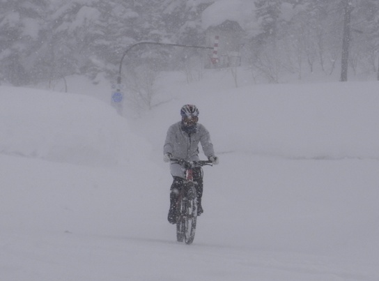 Sig.Suzuki alla stazione termale del Mt.Tokachidake