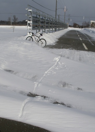 Snowdrift and Tesseract's bike in Oyafuru