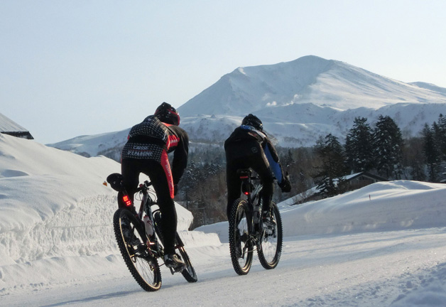 Correr en bicicleta sobre la nieve