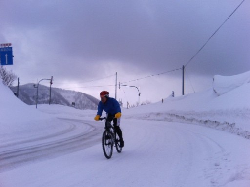 M.Takahashi dans la descente du Col de Kenashi