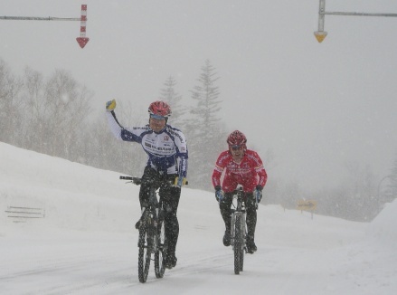 Mr.Takahashi and Tesseract on the Second Kenashi Pass