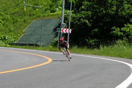 Tesseract in the descent of the Kenashi Pass