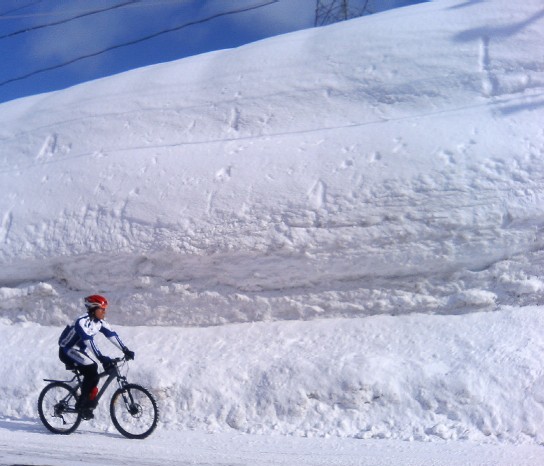 M.Takahashi dans la montée du Col de Kenashi