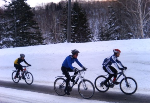 Mr.Takahashi, Mr.Hiratsuka and Dr.K at the Kenashi Pass