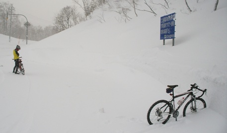 Snowplough turning place at the Kenashi Pass