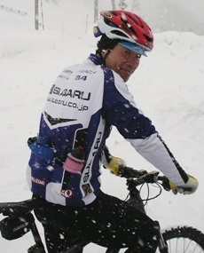 Hr.Takahashi mit seiner Flasche