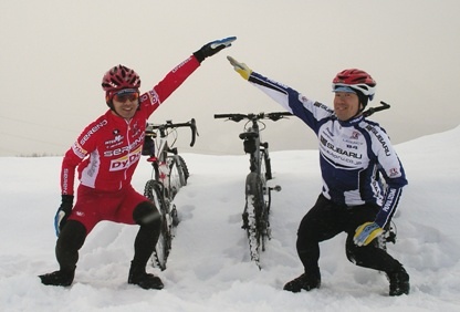 Tesseract and Mr.Takahashi with the Mt.Yoichidake