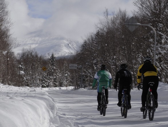 Mr.Suzuki, Dr.K and Dr.Zen on the climb