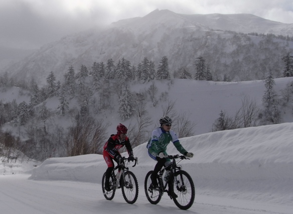 Mr.Suzuki and K on the climb