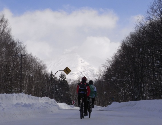 Mr.Suzuki and K on the climb