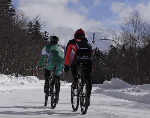 Mr.Suzuki and K on the climb