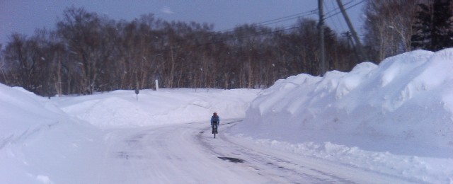 Tesseract in the snow corridor on the ascent of the Mt.Teine